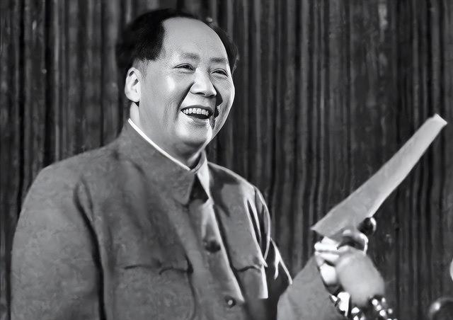 伟人深夜送章士钊两只鸡，李银桥不明，章士钊：这是给我的回话