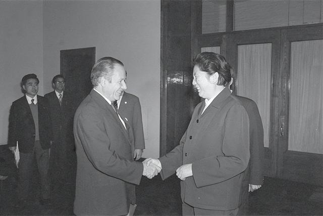 陈慕华：国军少将之女，成为中国第二位女副总理，却也有遗憾