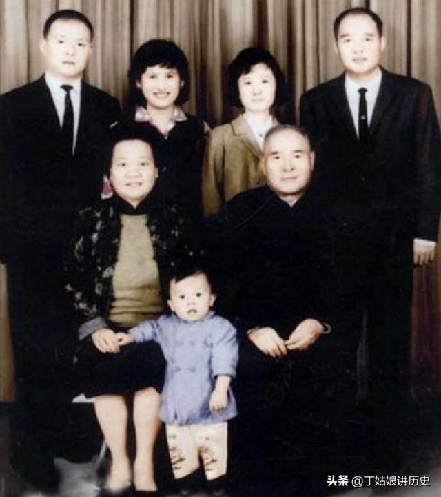 张国焘叛逃之后，周总理找他谈了一个通宵：中央给你三条路供选择