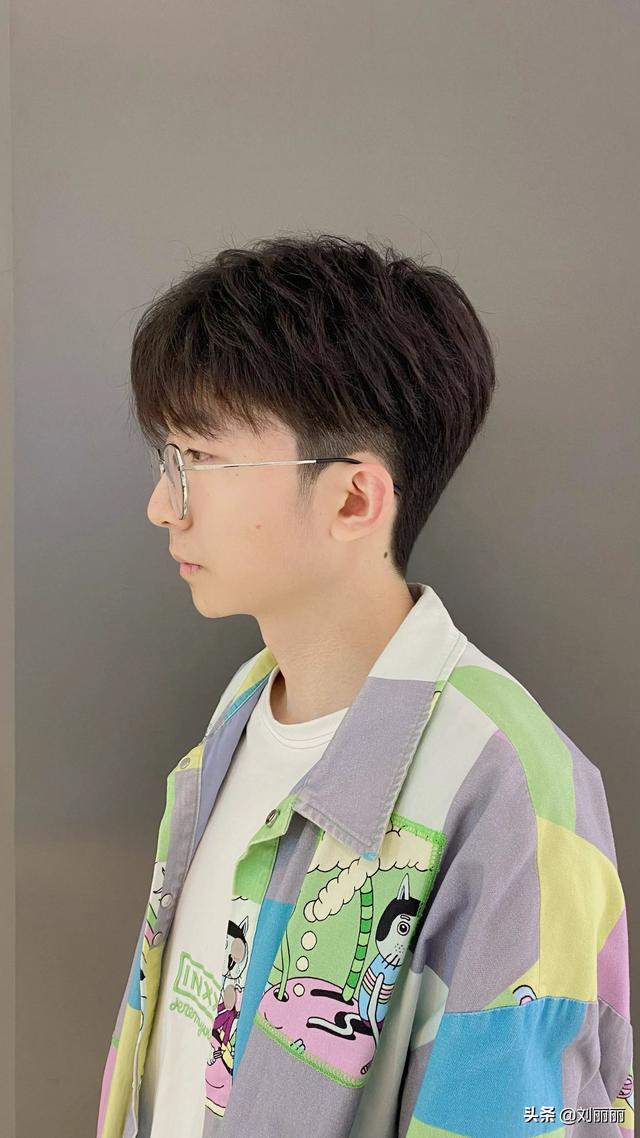 男人怎么选择适合自己的发型(男人如何选择适合自己的发型)-天晟网