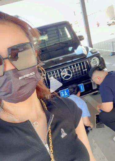 4000万粉丝，与痞幼聂小雨炒CP，转身娶白富美，猴哥说车啥来头？