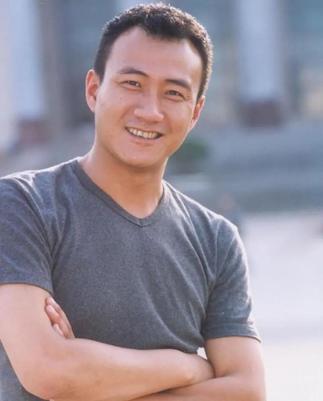 大清灭亡后，溥仪把格格们都嫁给了谁？这些明星祖上都是满清贵族