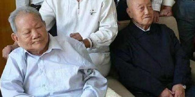 1959年伟人吃完饭出来，看到等候自己的李银桥：你是干什么的