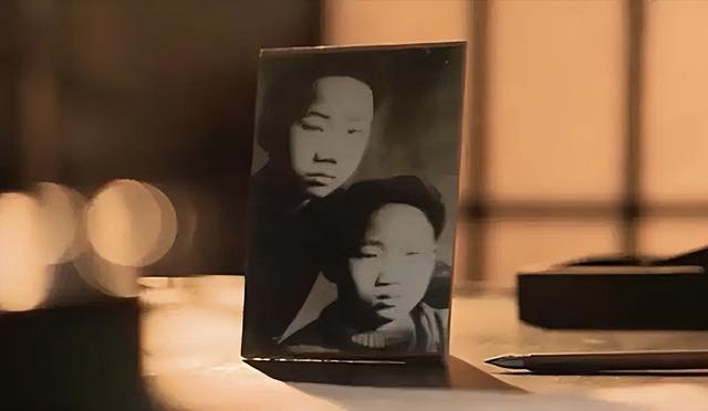 1930年，三子毛岸龙秘密入读大同幼儿园，留下此生唯一的两张照片