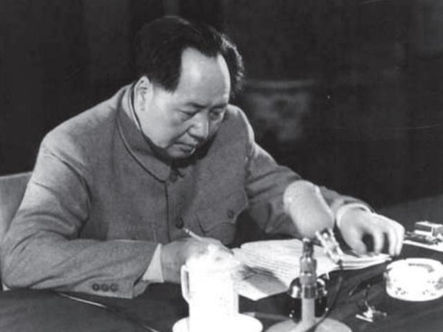 毛主席托人邀李连成回中南海过年，见面后主席：你是不是把我忘了