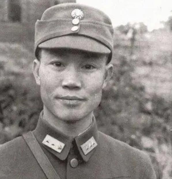 拒不改造的国军中将黄维，为何能给毛主席守灵，去世后葬入八宝山