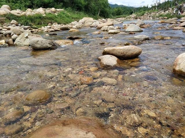 這裏有千島風光 這裏有風車雲海，這裏與繁華無關 卻與天地相連