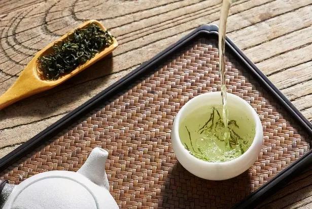 建议中老年人，别管有钱没钱多喝这“5茶”，身体强壮，气色好