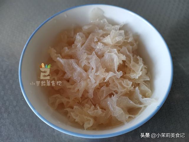 早春尝鲜多吃菠菜，叶酸含量高，简单一拌就很香，家人爱吃身体好