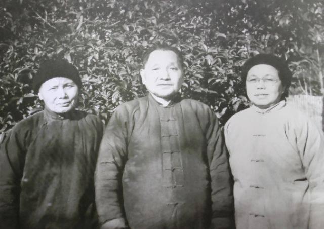 邓小平退休后享天伦之乐，临终前4天家人致信中央，提出五个要求