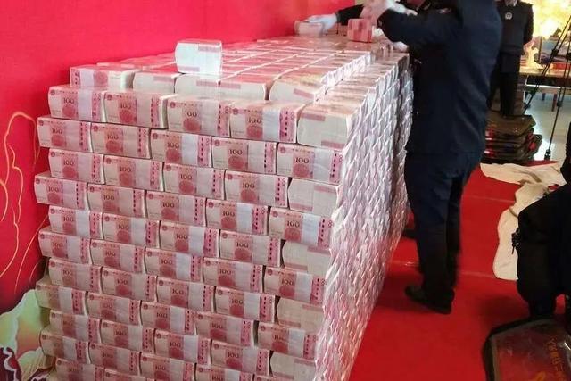 如果把一个亿存进银行，光靠利息可以过上什么样的生活？