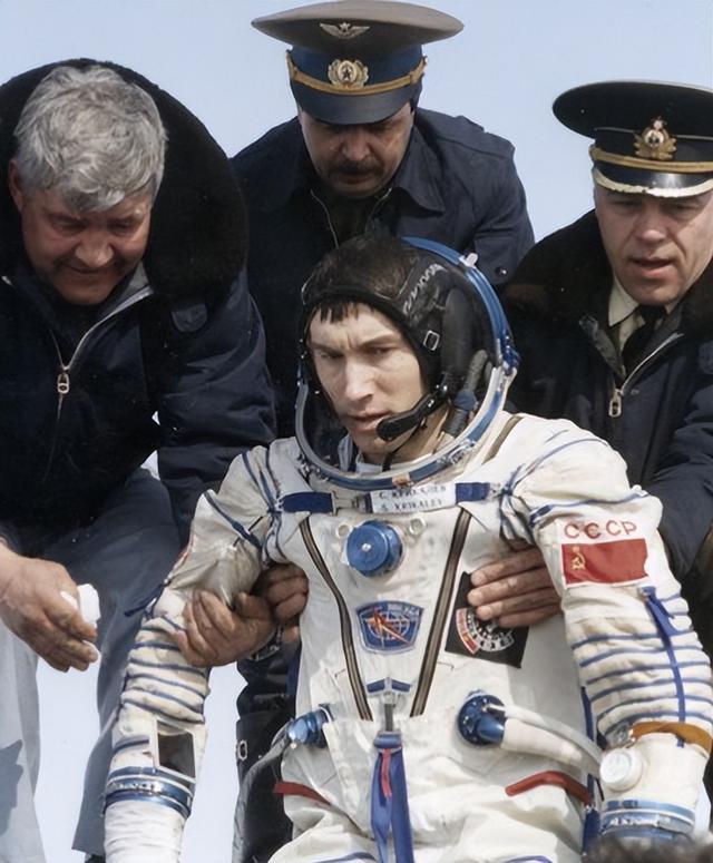 火星距离地球2亿公里，宇航员若要上火星，需要多长时间？