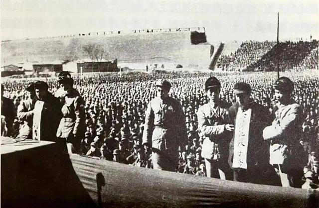 1952年，毛主席得知空军一年军费后，为什么让刘亚楼向他敬个礼？