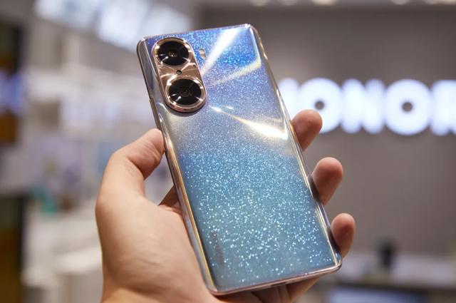 手机厂商为何如此“好色”：华为、OPPO、小米、酷派都出这个颜色