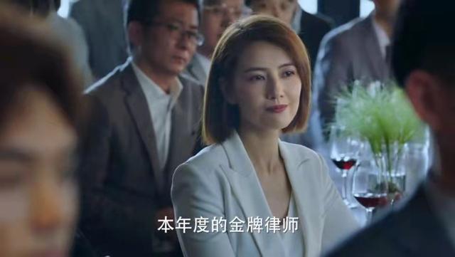 高圆圆新剧同款风衣(高圆圆新剧完美伴侣同款大衣)