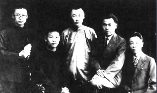 陈毅兄长是蒋介石的侍从官，蒋介石：劝你弟过来，让他当山东主席