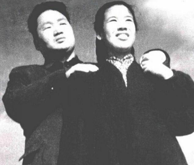 2008年，邵华逝世，毛新宇透露母亲遗愿：想和父亲陪伴在奶奶身边