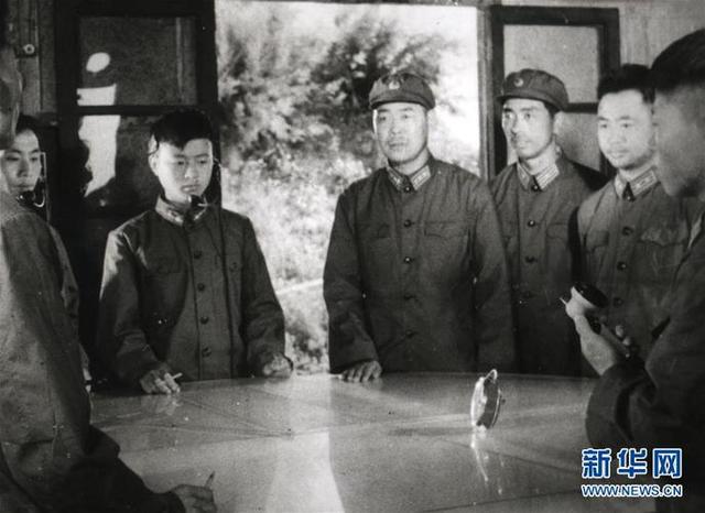 1964年，毛主席主动接见整建制部队，建国前少有，建国后绝无仅有