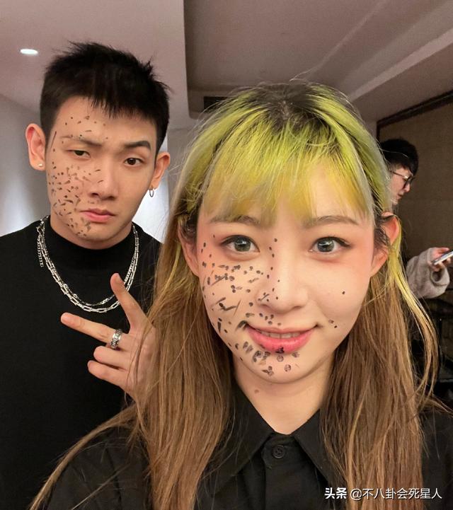 网红为了赚钱没底线，整容、求婚时卖货，痞幼连亲妈都不认