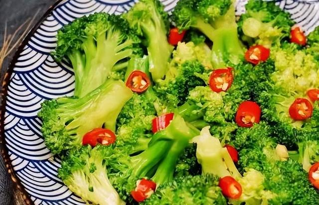 糖尿病的“源头”已揭秘，别再冤枉甜食了，医生：请马上从饭桌上撤离