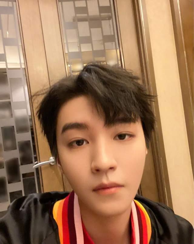 4月伊始，娱圈有人互撕，有人生子，更有人去世，喜怒哀乐全都有