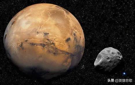 地球只有一颗卫星，而火星比地球小很多却有两颗卫星，这是为何？