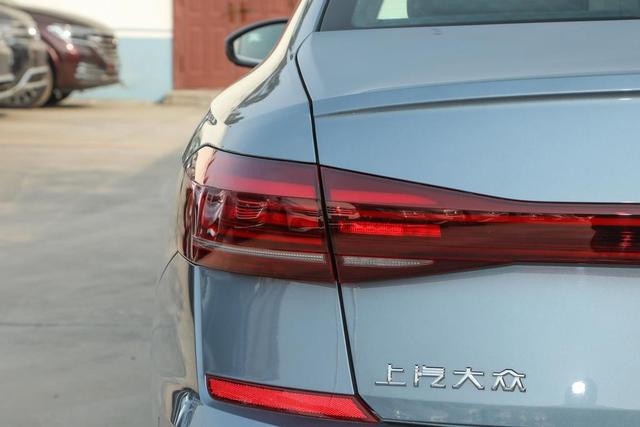 纯电续航63公里，起步22.99万元还挂绿牌，帕萨特PHEV怎么样？