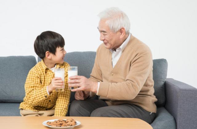 空腹不能喝牛奶、吃香蕉？错了！空腹真正不能吃的是这3类食物