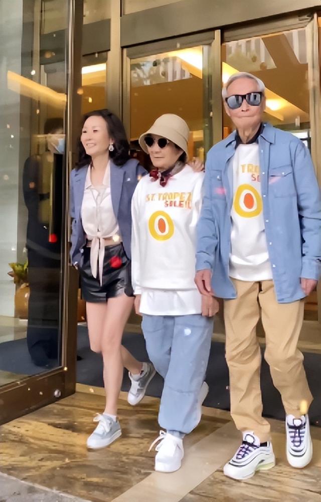 雪瑞姑姑：“冻龄奶奶”走红网络，抖音第一富婆，62岁活成18模样