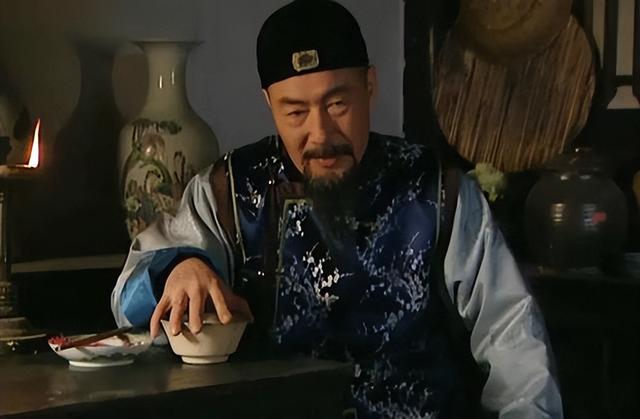 张廷玉历经了康雍乾三朝且配享太庙，为何乾隆最终却很不待见他？