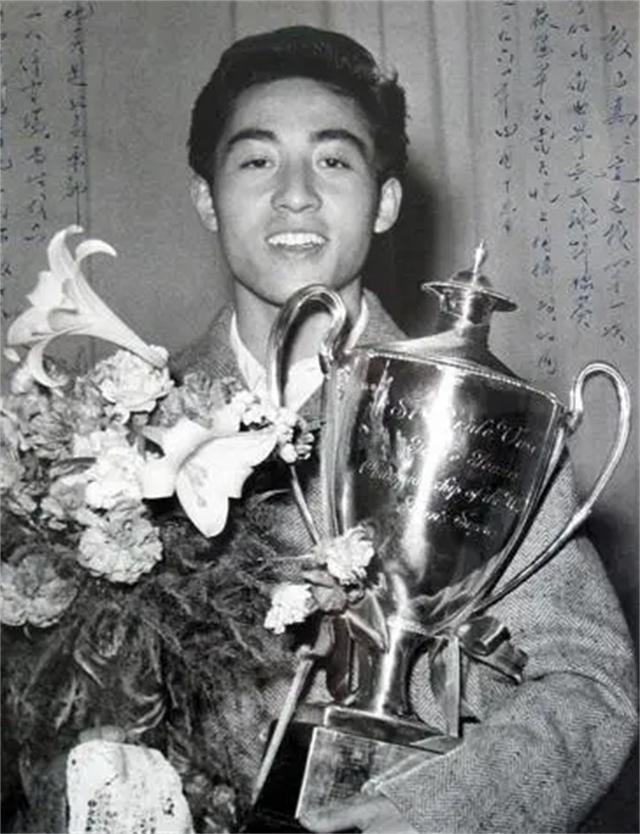 1971年，毛主席在深夜中做出重大决定，催促身边的人：快打电话