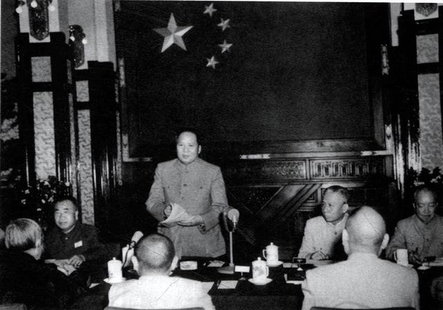 保健医生喋喋不休，毛主席不耐烦了：我是农民的儿子，不要勉强我