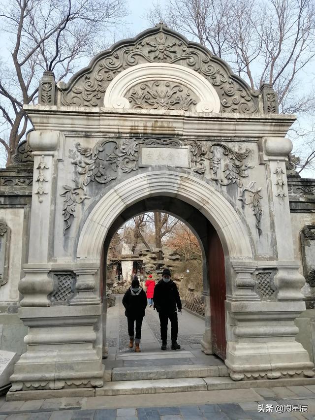 公交徒步遊北京：遊恭王府看萬福園