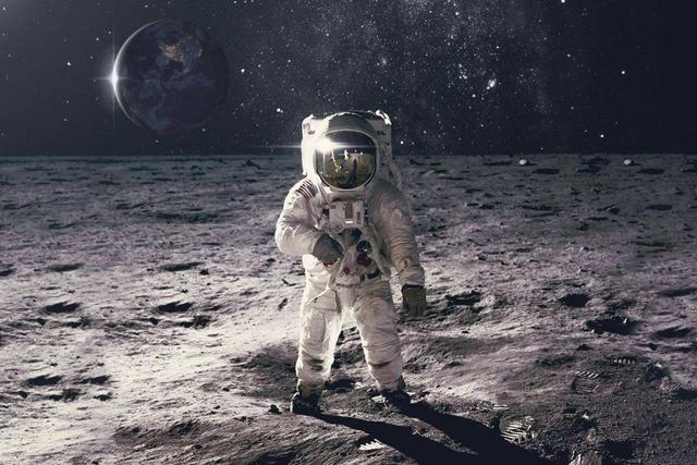 天上一天人间一年是真的吗？宇航员在月球待一天，地球过了多久？