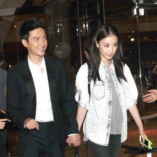 和赵丽颖离婚后，冯绍峰过得怎样了？