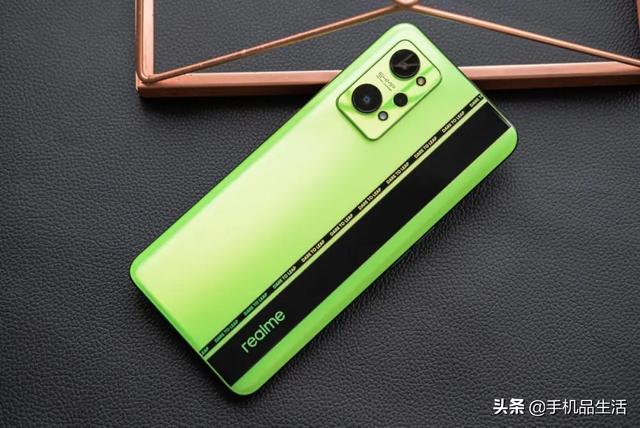 主打性价比的iQOO和realme，目前都有哪些值得购买的手机？