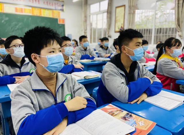 教育部门最新通知：中小学生将新增春秋假期，学生听到兴奋不已