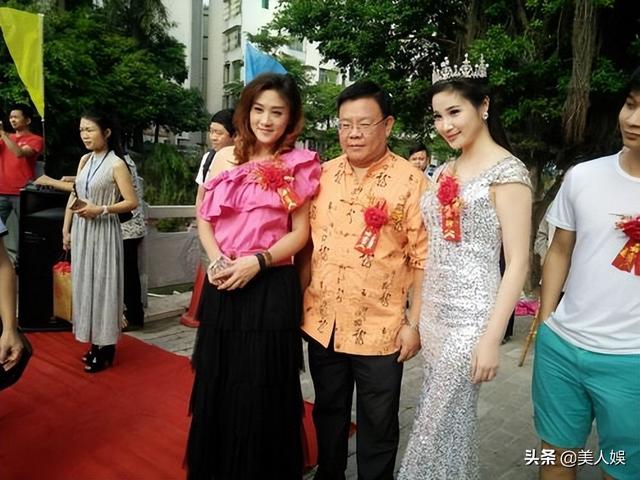 谁说他是丁克？《今日关注》主持人郑达妻子首度曝光，似香港富婆