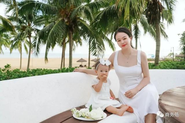結婚四周年，我們帶女兒穿越回婚禮那一天…