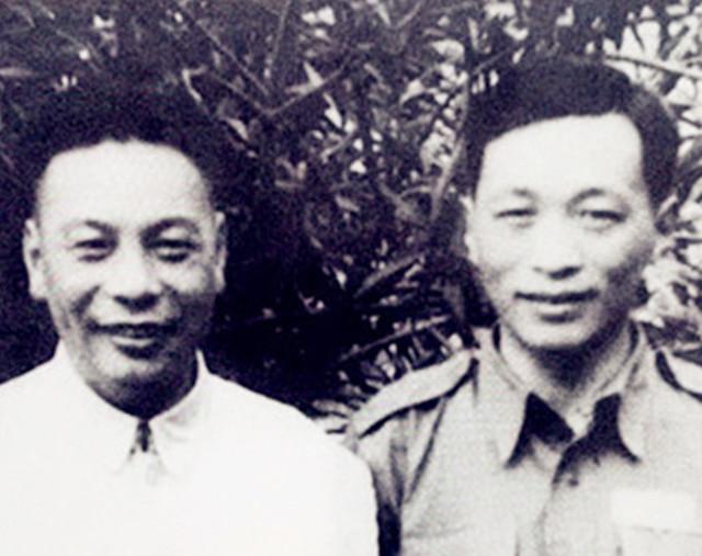 1938年秘书给毛主席点了一根烟，主席随后将他调离：这个人有问题