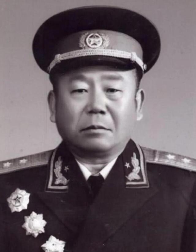 1955年首次授衔，177名中将时任职务简述，附各自戎装照片