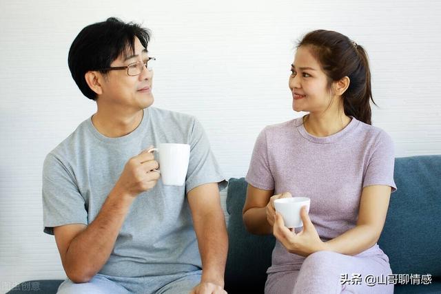 女人看嘴代表什么意思