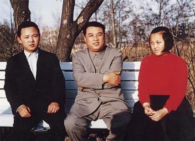 张蔚华服毒自尽数十年后，金日成找到其后人，馈赠二十捆人民币