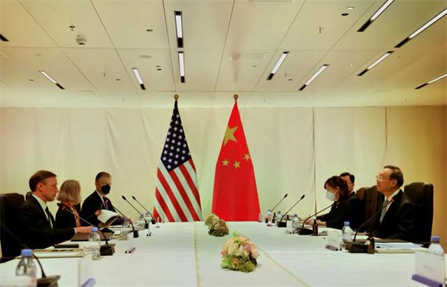预告驻华使馆或因疫情撤走后，美新驻华大使抵华，中国：隔离三周