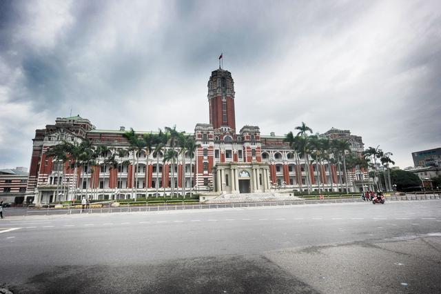 东风导弹新型号2大亮点，台独分子上天入地，都难逃精准打击