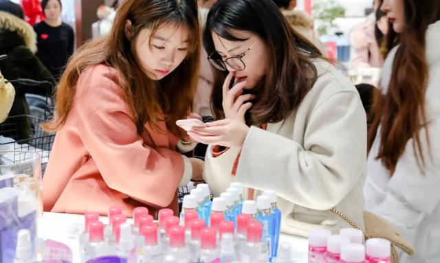 下载超十亿人次的试妆APP，要在纳斯达克上市了