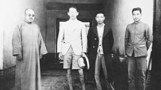 宁夏“土皇帝”马鸿逵，带8吨黄金逃亡美国，晚年却想回中国
