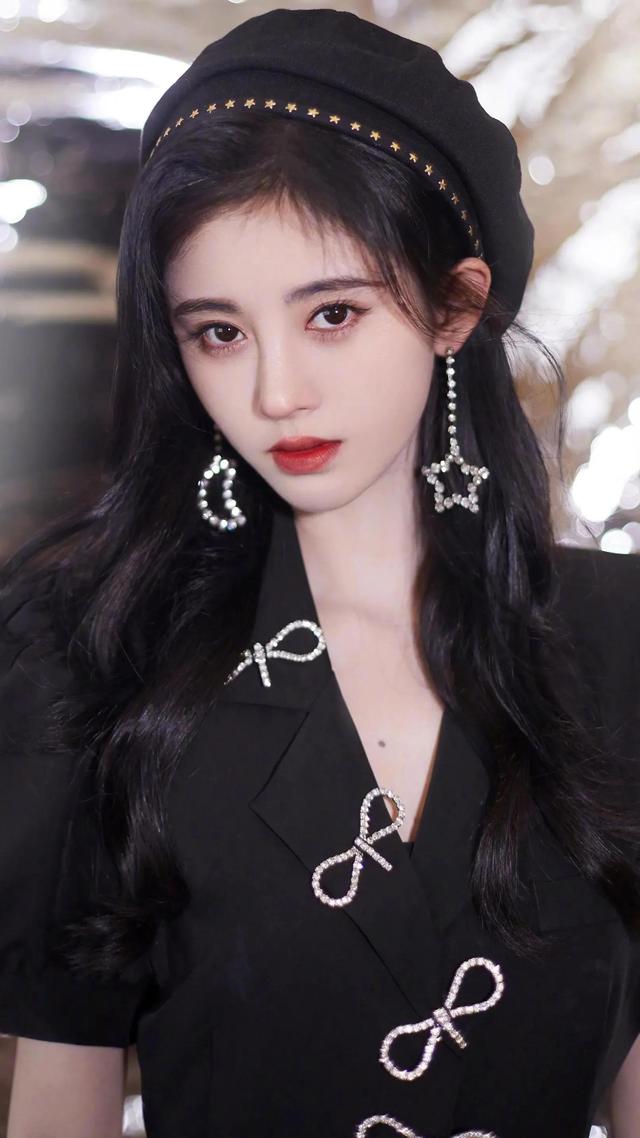 杜海涛模仿鞠婧祎吃面包（杜海涛模仿鞠婧祎嚼面包）_1