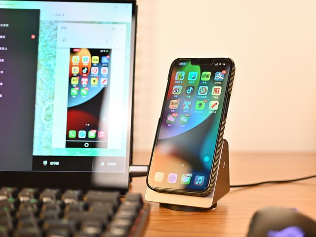 让iPhone与Win同屏协助更得心应手，PITAKA无线充电座体验分享