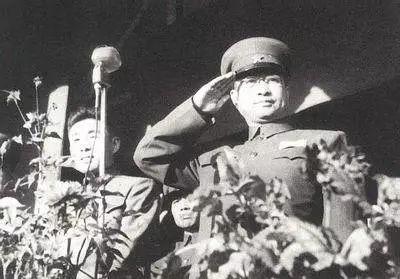 2010年，陈赓子女要求将父亲陵墓迁出八宝山，中央批示：同意